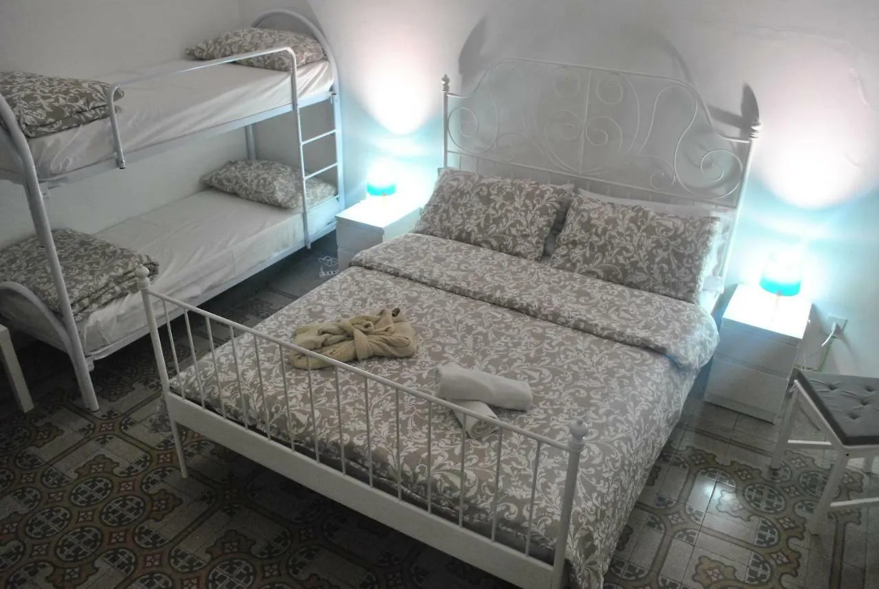 Sunrise Hostel & Rooms Palermo Itália